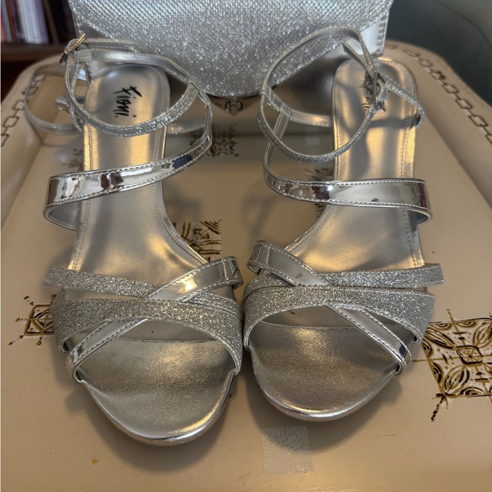FIONI Silver Clutch and Sandals Set